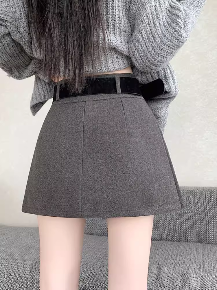 Quần short len màu xám dành cho nữ, quần len ống rộng lưng cao mới mùa thu đông 2025 dành cho nữ, phối với ủng, quần kiểu Martin.