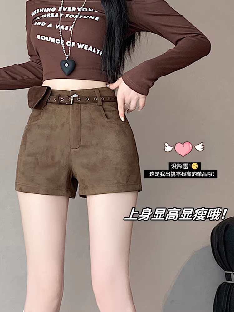 Quần short da lộn màu nâu dành cho nữ, thu đông 2025, kiểu mới cạp cao ôm sát, quần da bó sát tôn dáng hot girl, kiểu quần Martin.