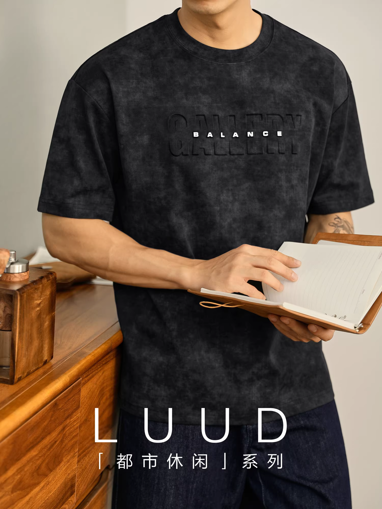 LUUD Áo thun dáng rộng phong cách Mỹ thời thượng, in chữ nổi, nhuộm tie-dye, cổ tròn, tay ngắn, thời trang mùa hè dành cho nam, phong cách đường phố, dáng rộng, chất liệu dày dặn