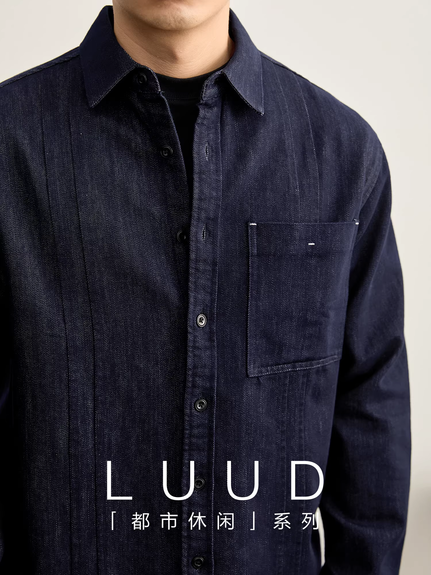 Áo sơ mi nam chất liệu pha Tencel Lyocell LUUD, kiểu dáng xẻ tà, viền thun co giãn, chất liệu denim thô đã qua xử lý.