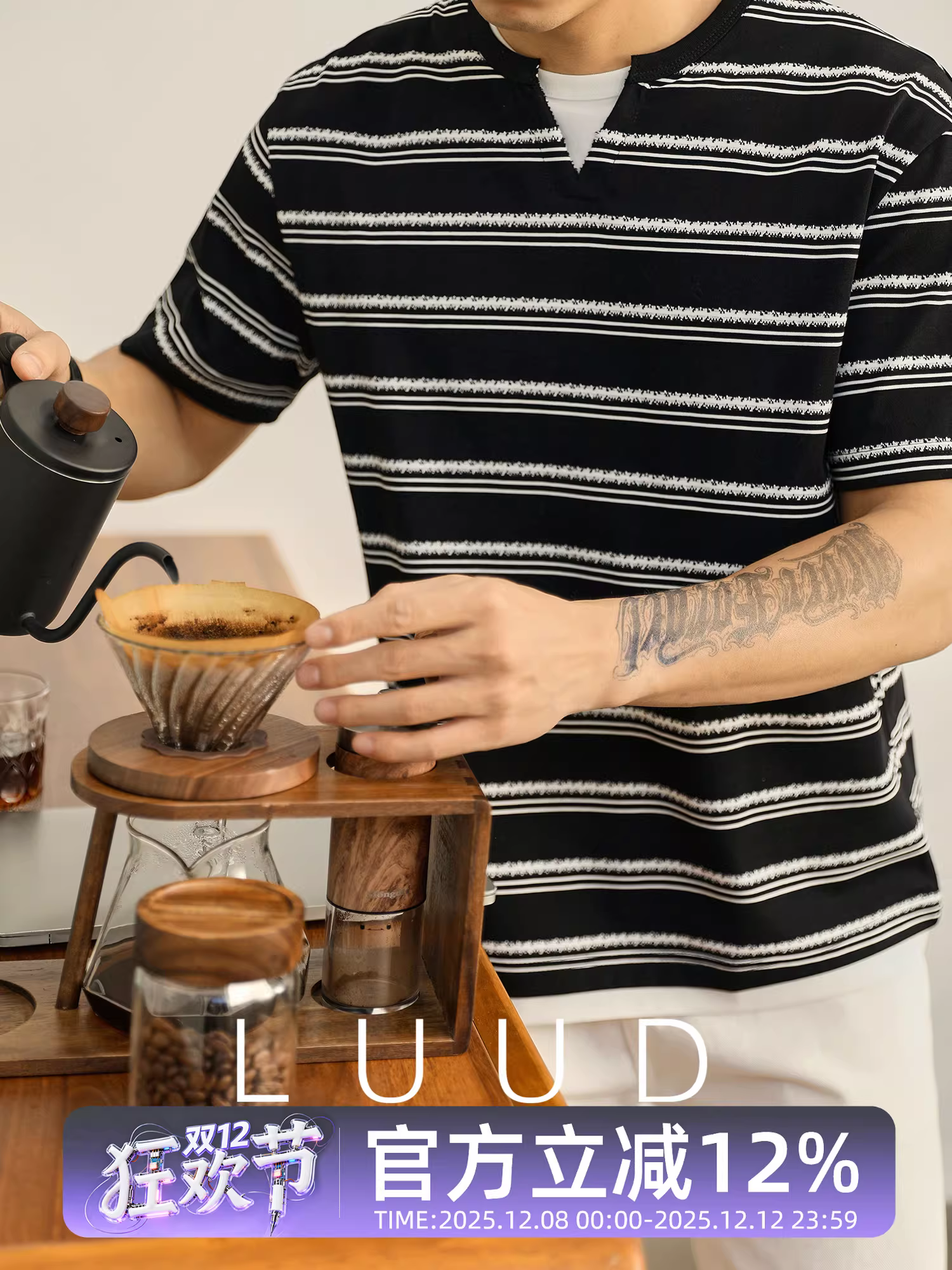 Áo thun nam cổ henley chất cotton dày dặn, kiểu dáng cổ điển hai lớp phối màu sọc, phong cách tiền cổ điển, chất liệu cotton mềm mại, tay ngắn.