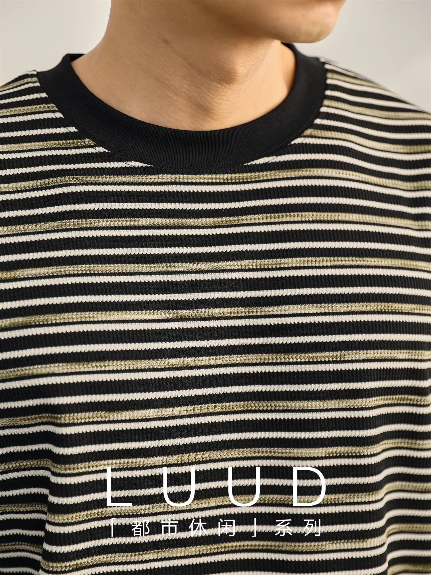 Ưu đãi đặc biệt: Áo thun nam cổ tròn dáng suông, chất liệu dệt kim phối màu sọc, phong cách thời trang nhẹ nhàng Y2K, mùa hè