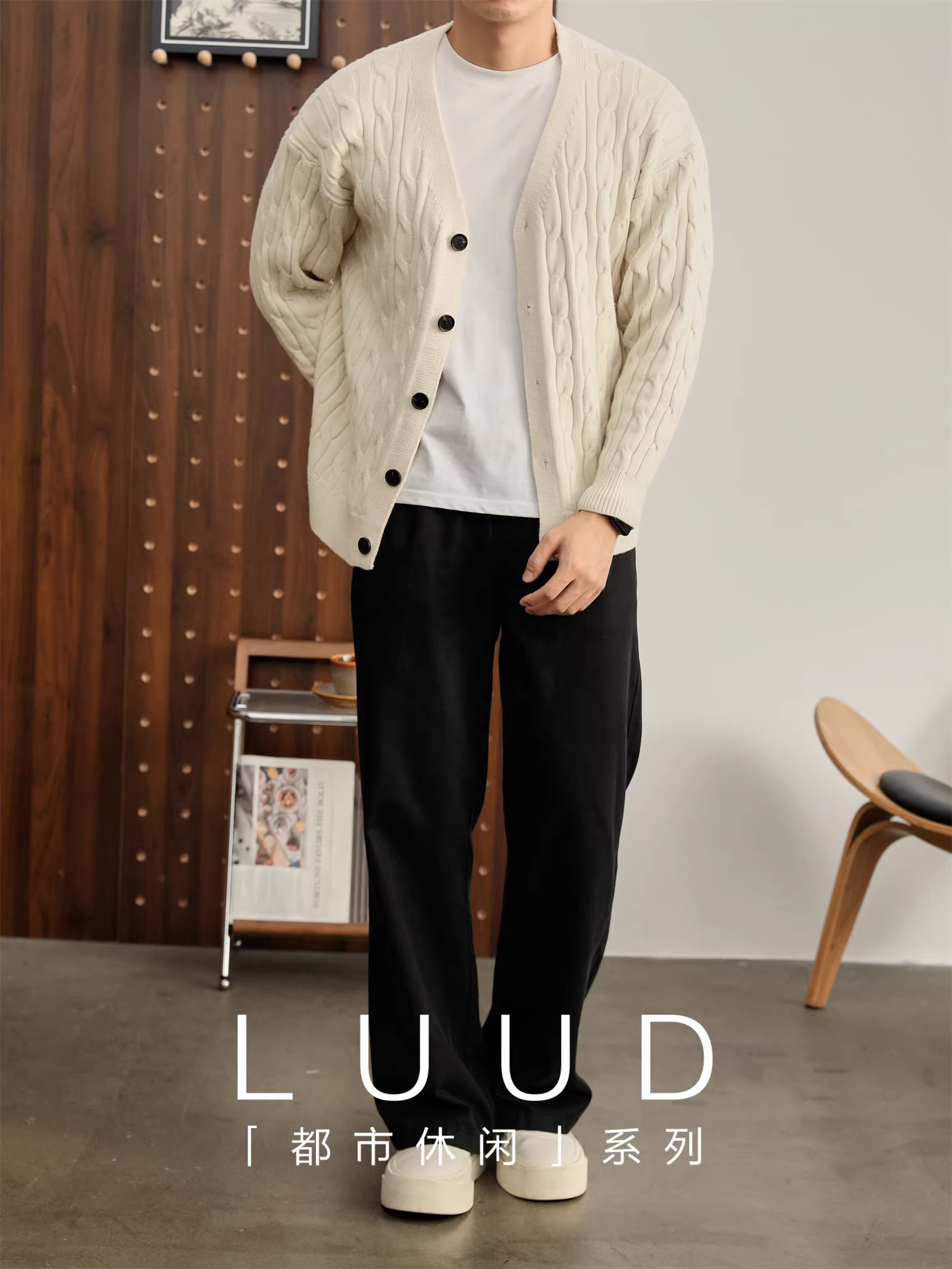 Áo khoác nam dệt kim chất liệu sợi core-spun cao cấp, co giãn tốt, không xù, kiểu dáng năng động, họa tiết jacquard xoắn.