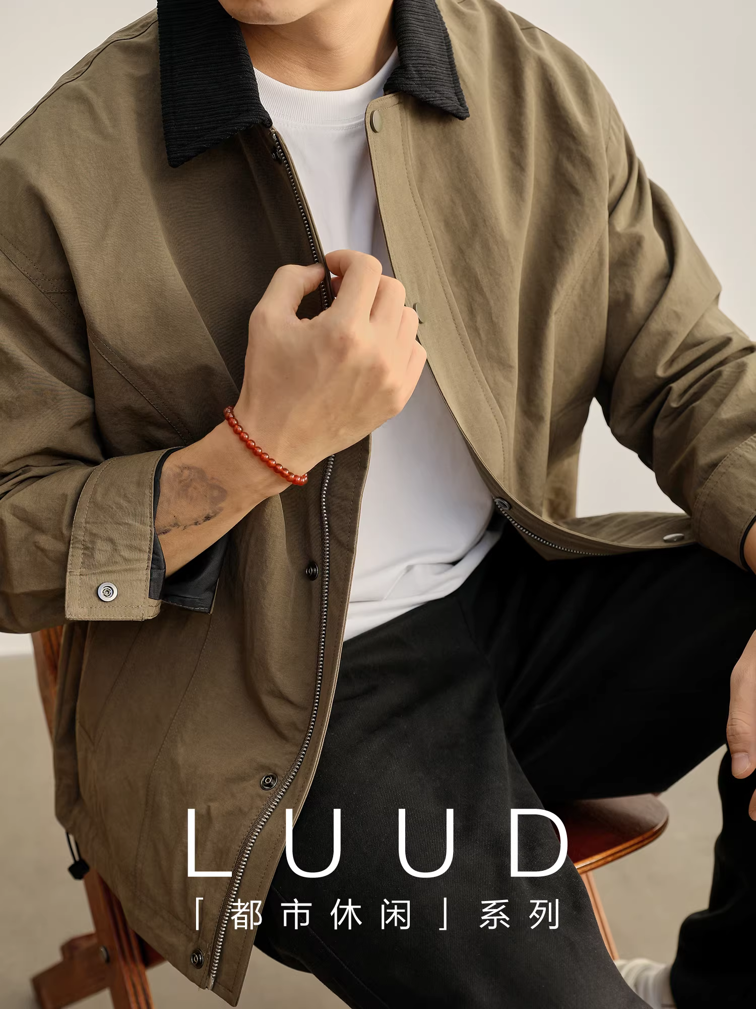 Áo khoác nam dáng rộng, kiểu hộp, có dây rút ở gấu, chống gió, phối màu, cổ áo vest, phong cách thời trang, thương hiệu LUUD Detroit.