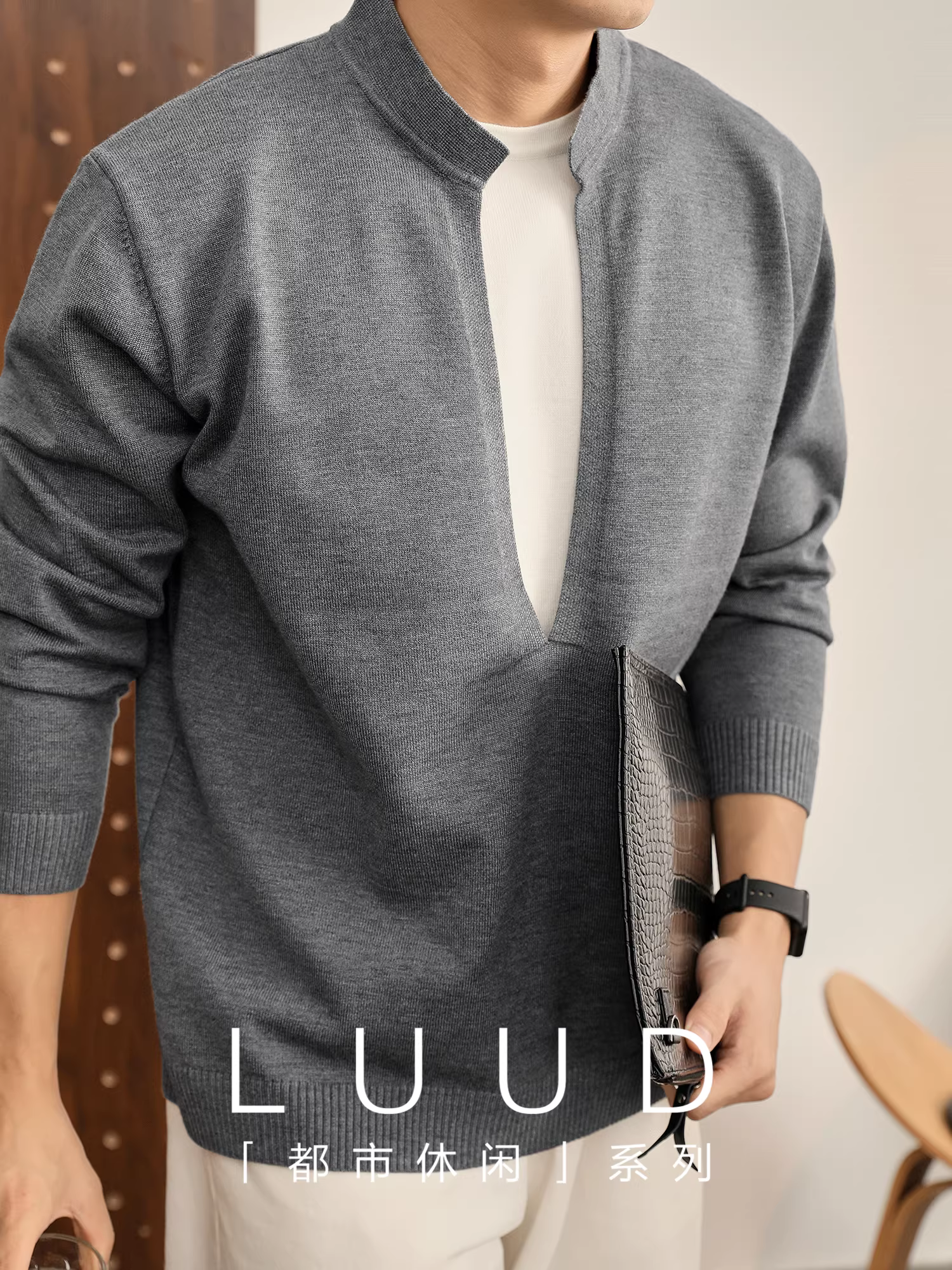 Áo len dệt kim nửa khuy hình chữ V cổ đứng nhiều lớp mùa thu đông của LUUD, áo dài tay đơn giản và thoải mái