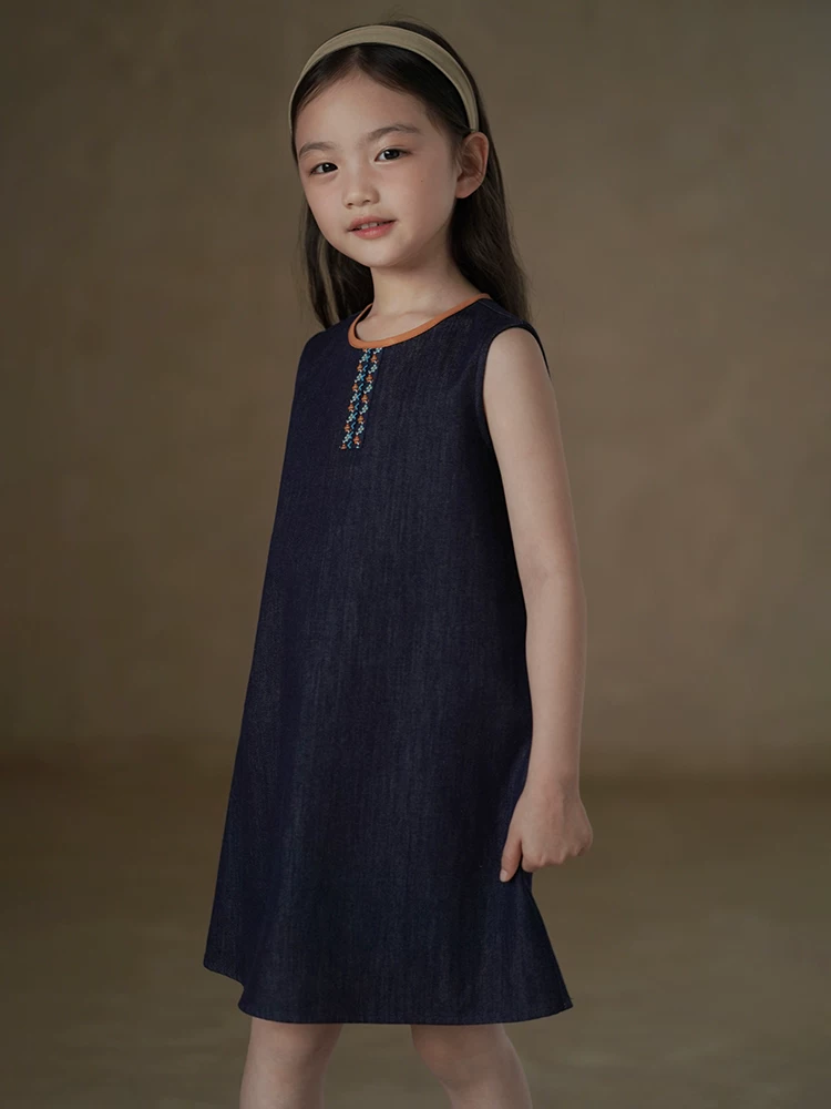 Quần áo trẻ em mùa hè: Váy denim đơn giản, thân thiện với làn da cho bé gái, váy hai dây kiểu vintage giản dị cho trẻ lớn hơn.