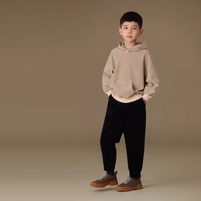 Quần áo trẻ em Hazi Sản phẩm mới mùa thu Áo hoodie có túi kangaroo mềm mại thân thiện với làn da trẻ em Phong cách cha mẹ và con cái Áo len sọc giản dị