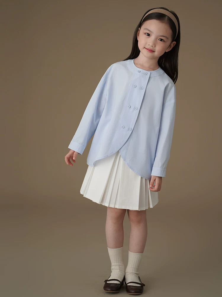 Quần áo trẻ em áo sơ mi dài tay xuân hè thiết kế hai hàng khuy cho bé gái, áo kiểu Hàn Quốc màu xanh, đơn giản và cao cấp.