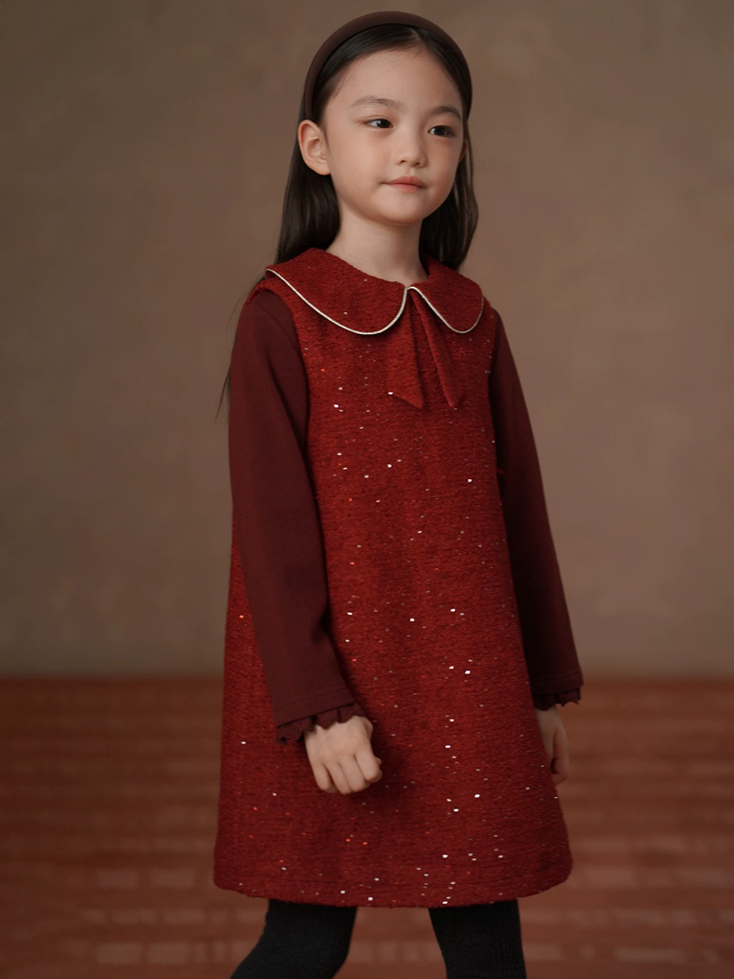 Quần áo trẻ em mùa thu đông váy vest đỏ đính sequin phong cách công chúa váy dài trung bình váy bé gái có đệm năm mới