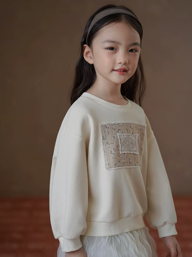 Quần áo trẻ em Hazi Phong cách Hàn Quốc Áo thun dáng rộng phối ren phối ren mùa thu Áo len nữ cho mùa xuân và mùa thu