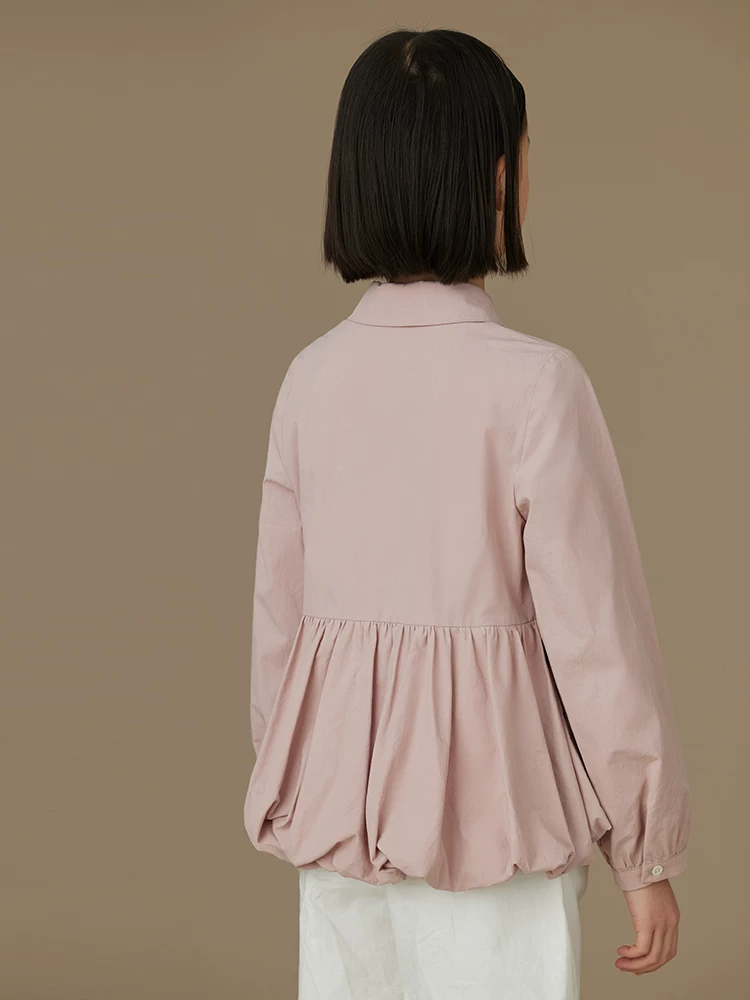 Quần áo trẻ em Hazi Phong cách xuân thu Áo sơ mi trẻ em màu hồng sữa Áo sơ mi búp bê ngọt ngào bằng cotton nguyên chất Áo sơ mi dài tay cổ bẻ cho bé gái