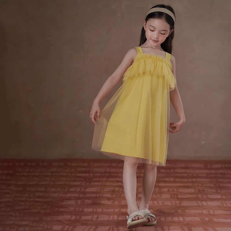 Váy mùa hè cho trẻ em, váy vải tuyn màu vàng như cổ tích cho bé gái, váy dây, váy công chúa cho bé với thiết kế đầy phong cách.