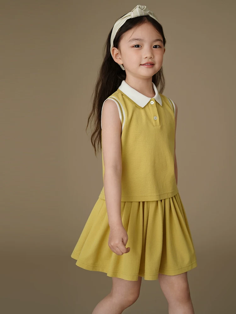Bộ đồ thể thao mùa hè kiểu mới cho bé gái gồm áo polo không tay và chân váy xếp ly màu vàng tươi