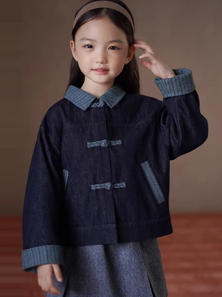 Áo khoác denim trẻ em cho mùa xuân và mùa thu, kiểu dáng rộng rãi giản dị cho cả bé trai và bé gái, áo kiểu Trung Quốc mới cho trẻ lớn, quần áo mùa thu.