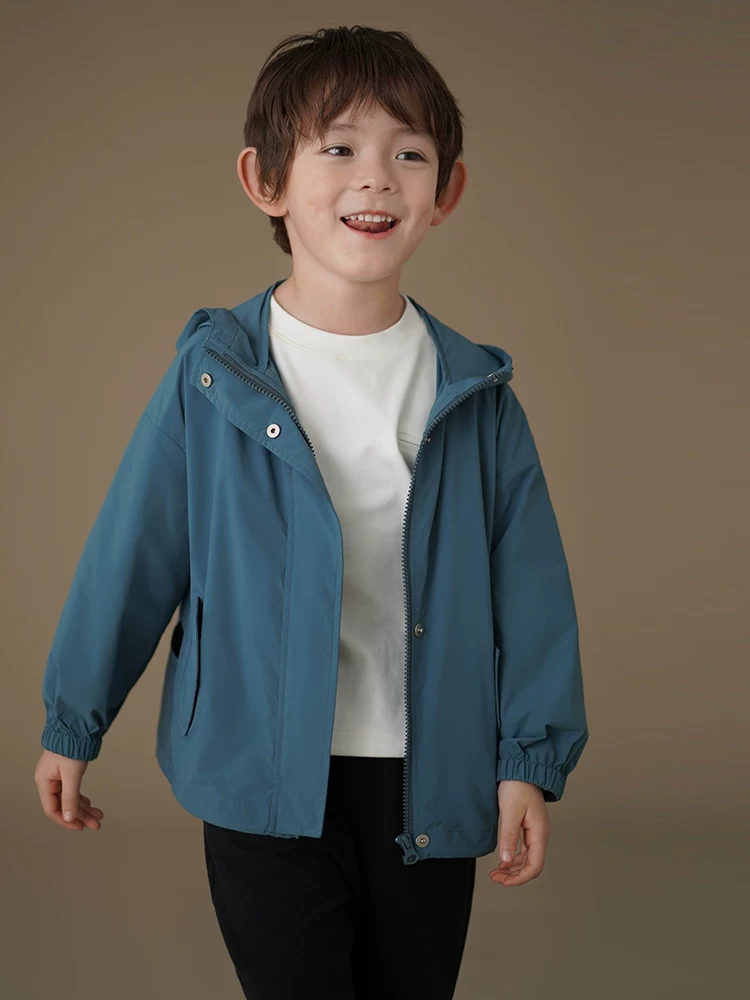 Quần áo trẻ em mùa xuân thu áo màu xanh mỏng đơn giản dáng rộng kiểu áo khoác có mũ dành cho bé trai và bé gái mặc mùa xuân