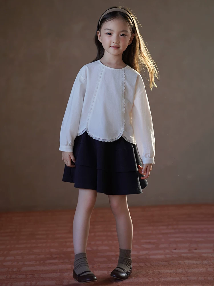 Quần áo trẻ em xuân thu phong cách Pháp áo kiểu ngọt ngào chất liệu cotton thân thiện với da áo sơ mi trắng áo lót bé gái