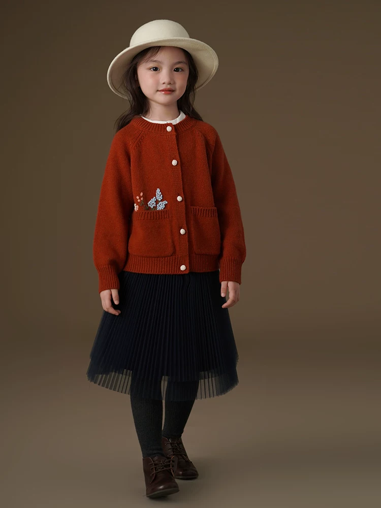 Quần áo trẻ em mùa thu đông áo len len màu đỏ áo len dệt kim màu đỏ cổ điển áo len cardigan cho bé gái áo khoác cho trẻ lớn hơn