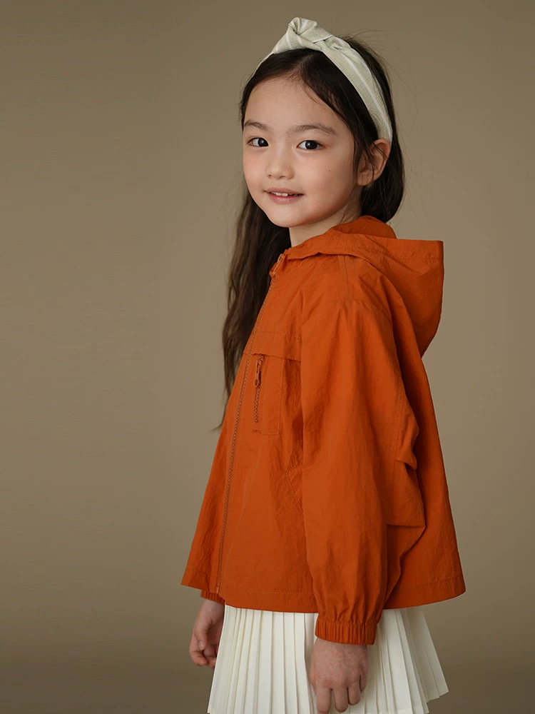 Áo khoác có mũ trùm đầu cho trẻ em màu cam, áo xuân thu, mẫu mới 25, quần áo chống nắng cho bé trai và bé gái, kiểu dáng đơn giản và rộng rãi.
