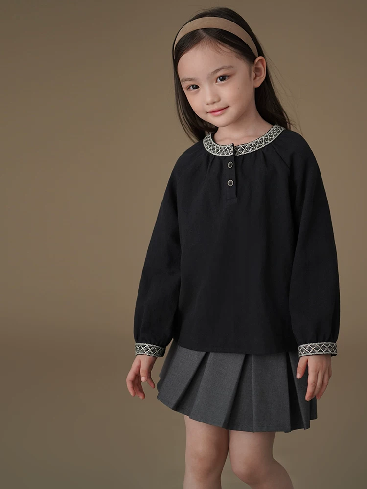 Quần áo trẻ em mùa xuân thu váy trẻ em đơn giản giản dị váy xếp ly màu xám váy ngắn phong cách học sinh dành cho trẻ lớn hơn