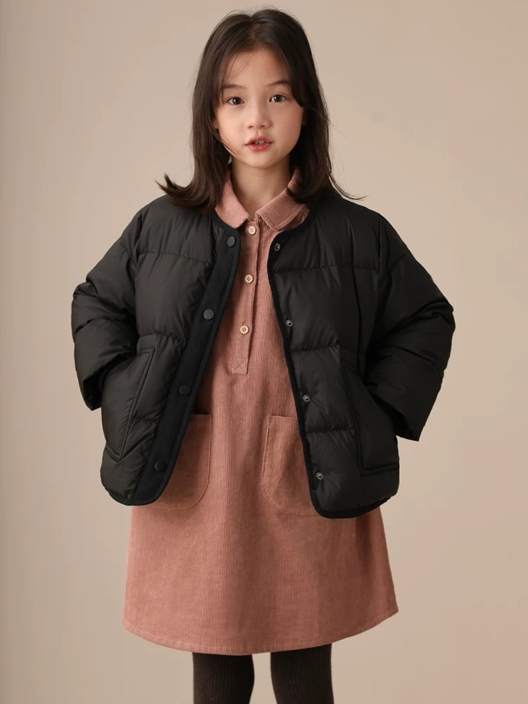 Quần áo trẻ em: Váy dài tay chất liệu cotton corduroy dáng rộng, có cổ và lớp lót lông cừu dành cho bé gái.