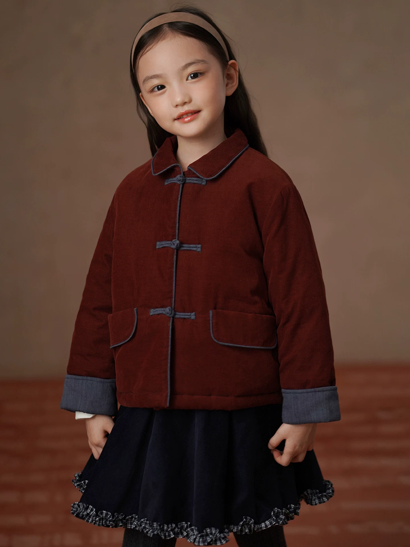 Quần áo Tết màu đỏ cho bé trai và bé gái, áo khoác cotton ngắn cho trẻ lớn, áo khoác ấm mùa đông.