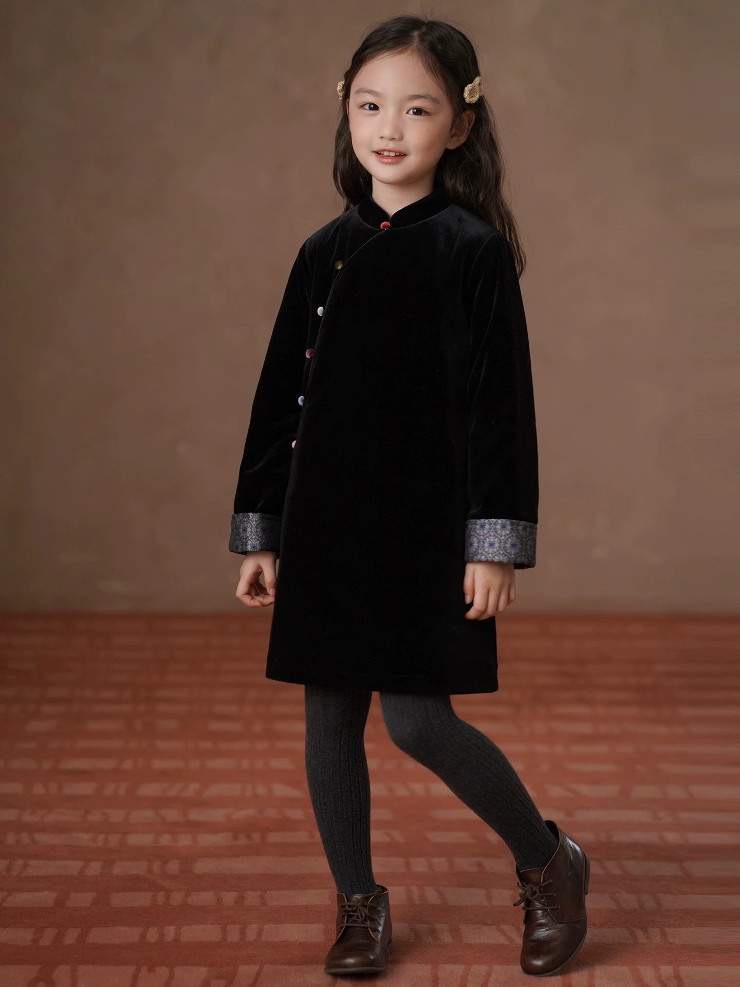 Váy mùa đông cho trẻ em váy nhung đen dài vừa phải cho bé gái váy cotton dài phong cách Trung Quốc mới Trang phục năm mới