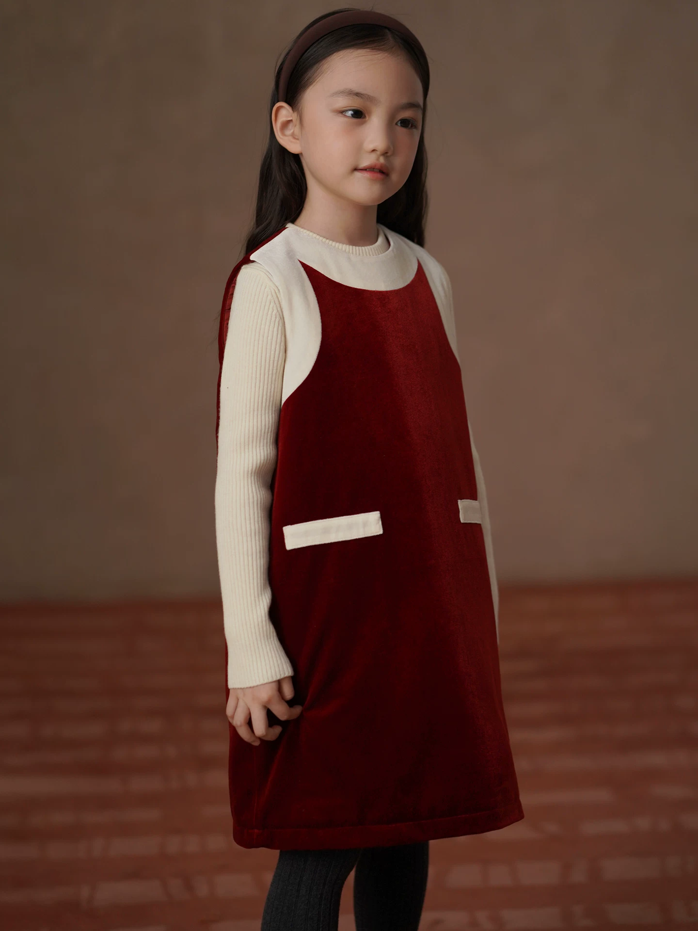 Váy mùa đông cho trẻ em, dày dặn và ấm áp, váy dài vừa phải có đệm bông, váy vest nhung cho bé gái, phong cách Chanel.