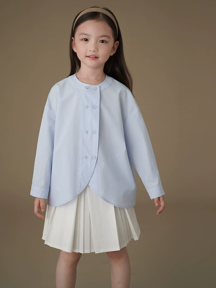 Quần áo trẻ em áo sơ mi dài tay xuân hè thiết kế hai hàng khuy cho bé gái, áo kiểu Hàn Quốc màu xanh, đơn giản và cao cấp.