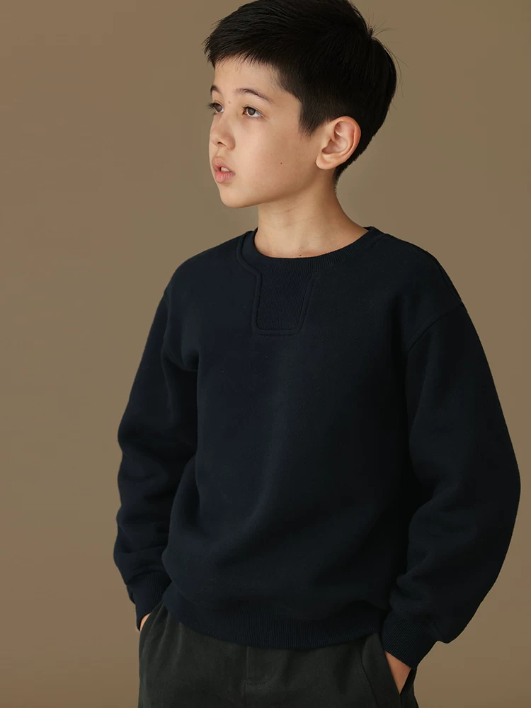 Quần áo trẻ em Hazi Thu Đông Sản phẩm mới 470G Cotton chải kỹ màu trơn Áo len lông cừu trẻ em cổ tròn dài tay