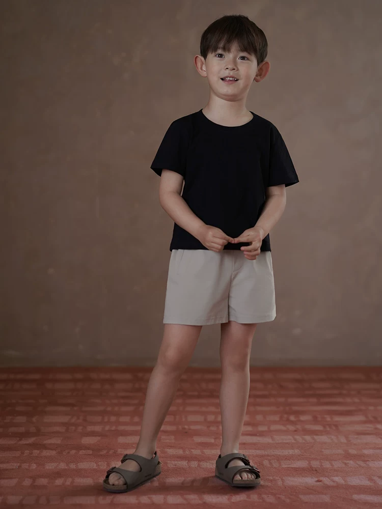 Quần áo trẻ em Hazi Áo thun trẻ em cổ tròn thông thường đa năng nhiều màu sắc tùy chọn mùa hè cho bé trai và bé gái tay ngắn 2025 Áo thun trắng mới