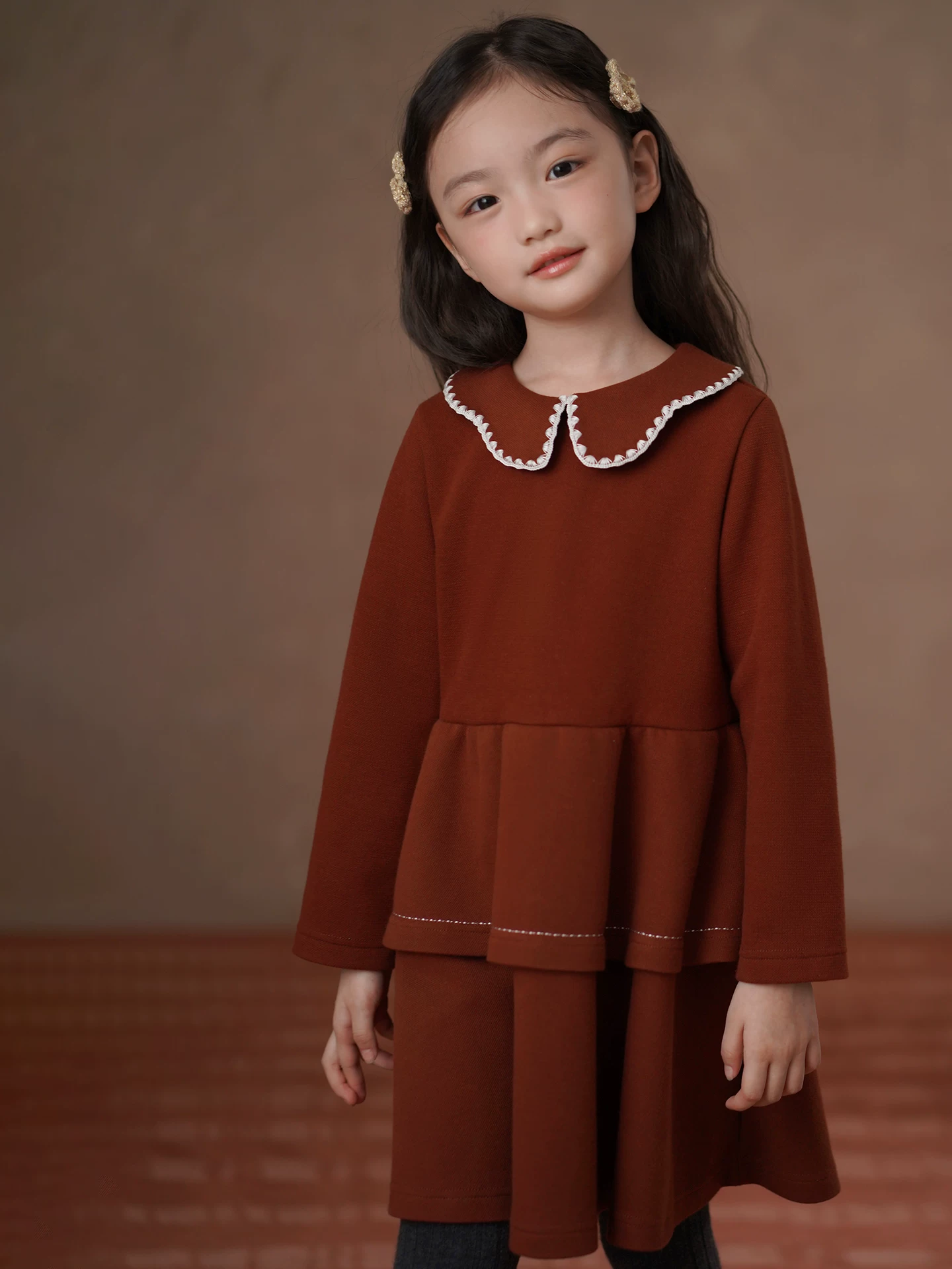 Quần áo trẻ em mùa thu đông, đầm dài tay có lớp lót lông cừu, đầm dài màu đỏ gạch ấm áp, đầm xếp tầng cho bé gái.