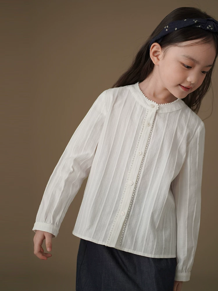 Quần áo trẻ em áo dài tay mùa xuân thu chất liệu cotton thân thiện với da áo sơ mi trắng cho bé gái cảm giác đơn giản và cao cấp