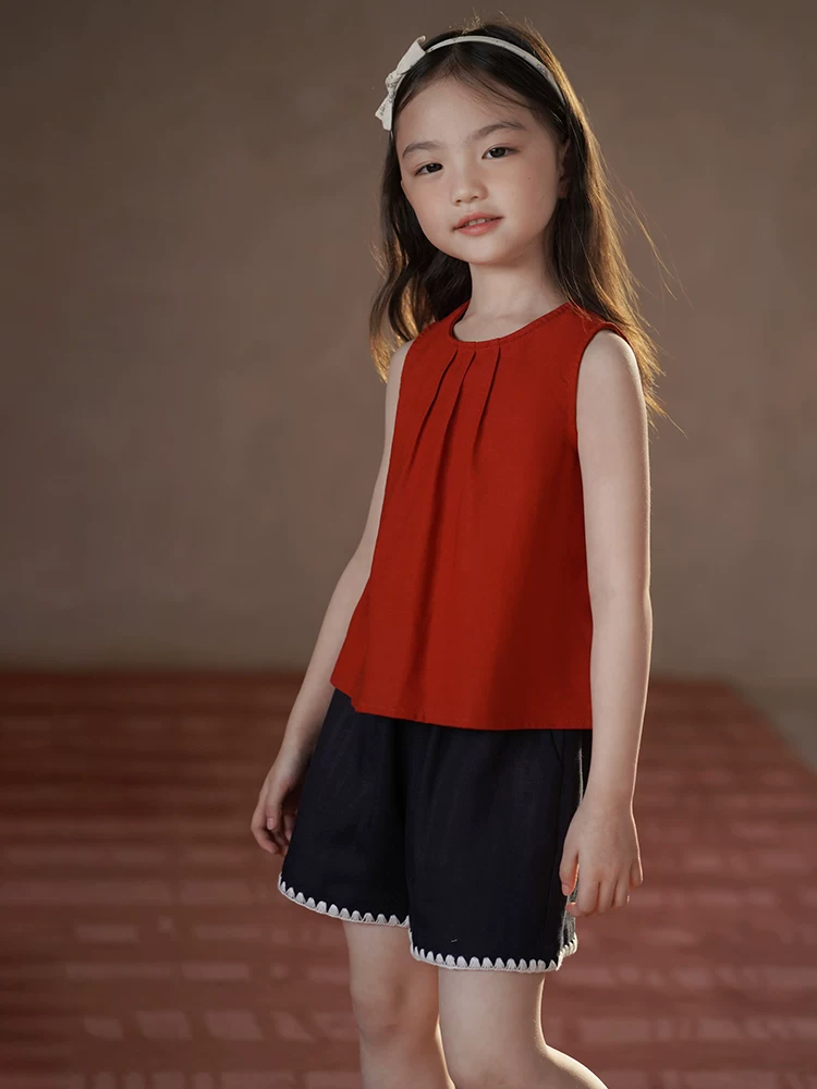 Quần short màu xanh hải quân bằng vải cotton và vải lanh mát mẻ mùa hè dành cho trẻ em, quần denim cổ điển cho bé gái, quần thường ngày đa năng cho bé gái.