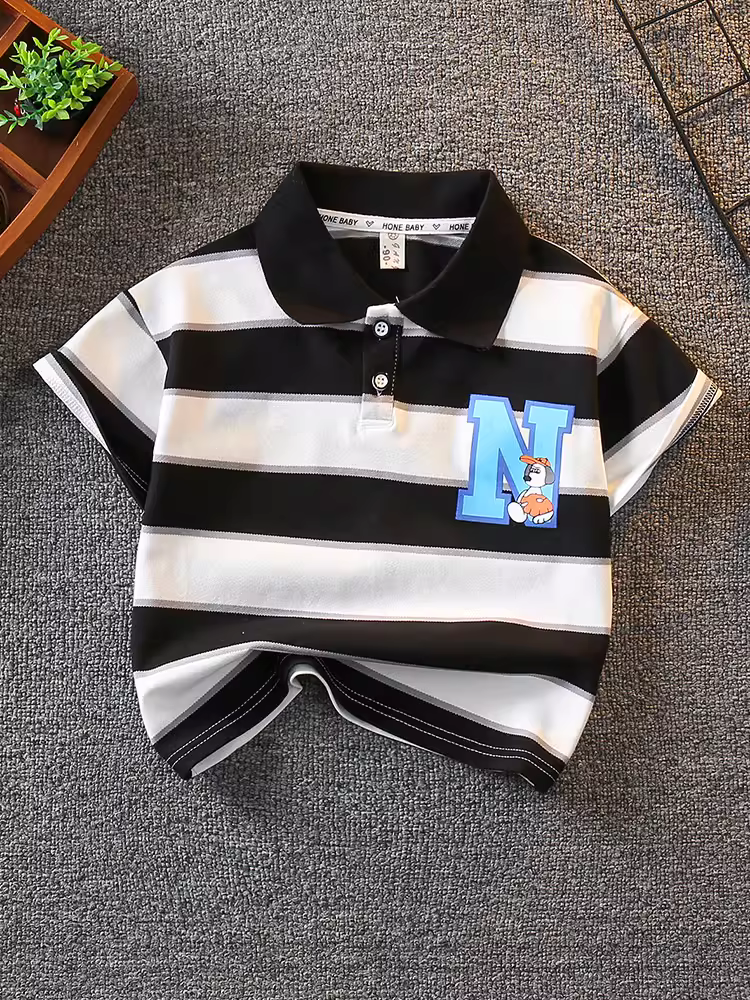 Áo thun bé trai hè 2025 kiểu polo mới, chất liệu thoáng mát, thời trang, cá tính, tay ngắn rộng rãi cho bé trai.