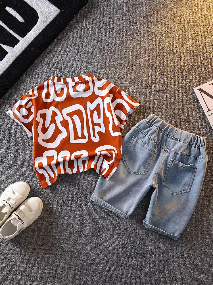 Trang phục mùa hè cho bé trai 2025, quần áo mùa hè trẻ em thời trang mới, mát mẻ và lịch lãm, quần áo ngắn tay, phong cách đường phố trẻ trung, không tay