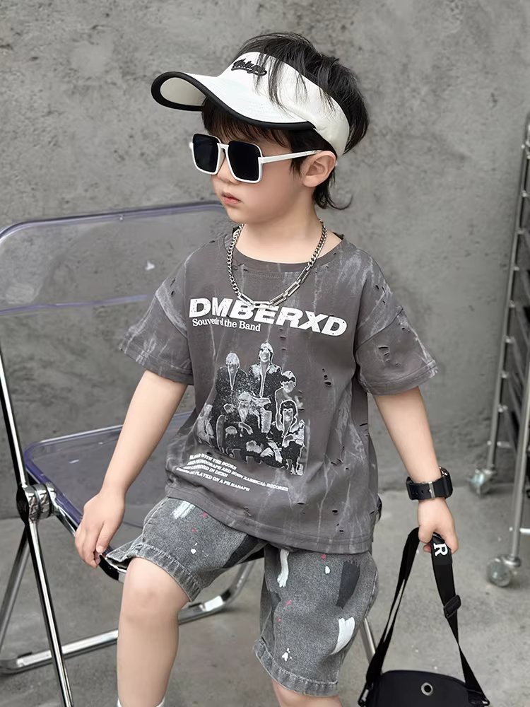 Bộ trang phục hè cho bé trai 2025 mới, thời trang và cá tính, quần áo trẻ em hai mảnh tay ngắn, bộ đồ hè mỏng cho bé sơ sinh