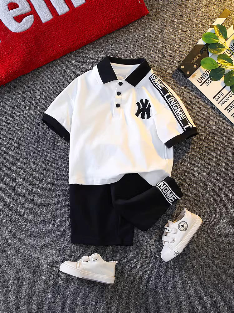 Bộ đồ hè bé trai 2025, quần áo trẻ em mới, bộ hai mảnh áo ngắn quần đùi, quần áo hè bé trai nhỏ, thời trang trẻ em