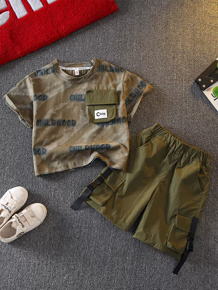 Bộ đồ hè bé trai 2025 kiểu dáng mới thời trang và lịch lãm, quần đùi ngắn tay hai mảnh, quần áo trẻ em