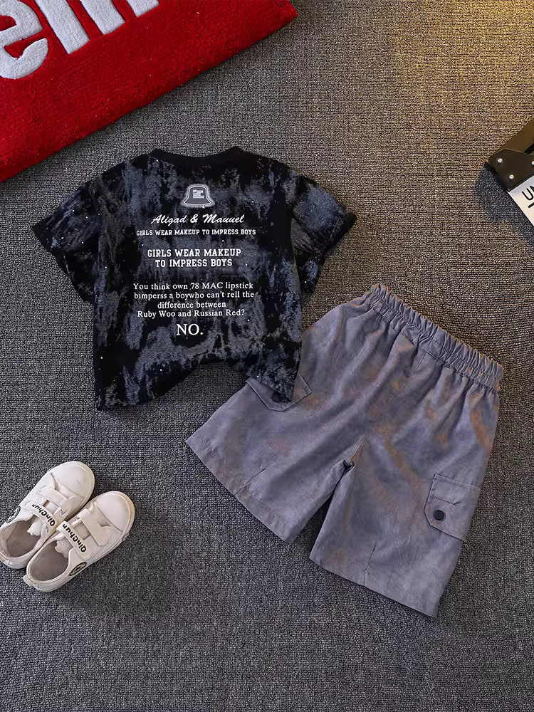 Bộ đồ hè ngắn tay cho bé trai kiểu mới 2025, thời trang và hợp xu hướng, bộ hai mảnh trẻ em sành điệu và đẹp trai
