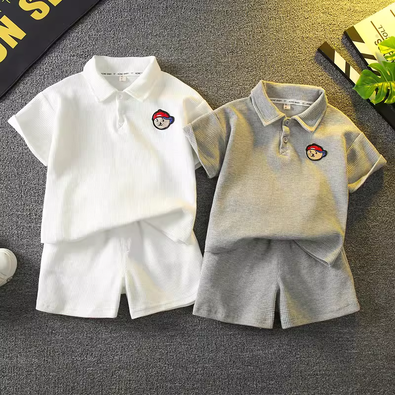 Bộ trang phục mùa hè ngắn tay cho bé trai 2025, thời trang mới, quần áo mùa hè trẻ em, phong cách trẻ trung, thời trang đường phố, quần áo trẻ em