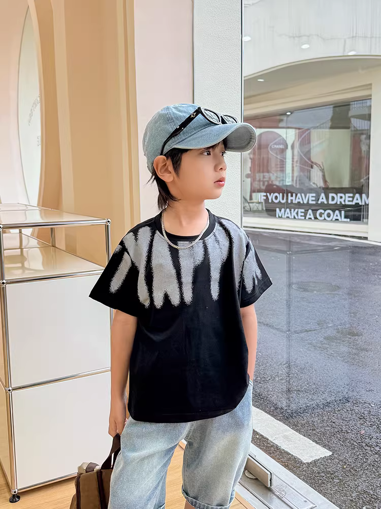 Bộ trang phục mùa hè ngắn tay cho bé trai 2025, kiểu dáng thời trang mới, quần đùi mỏng, quần áo trẻ em, thời trang đường phố trẻ em, quần áo trẻ em hợp xu hướng