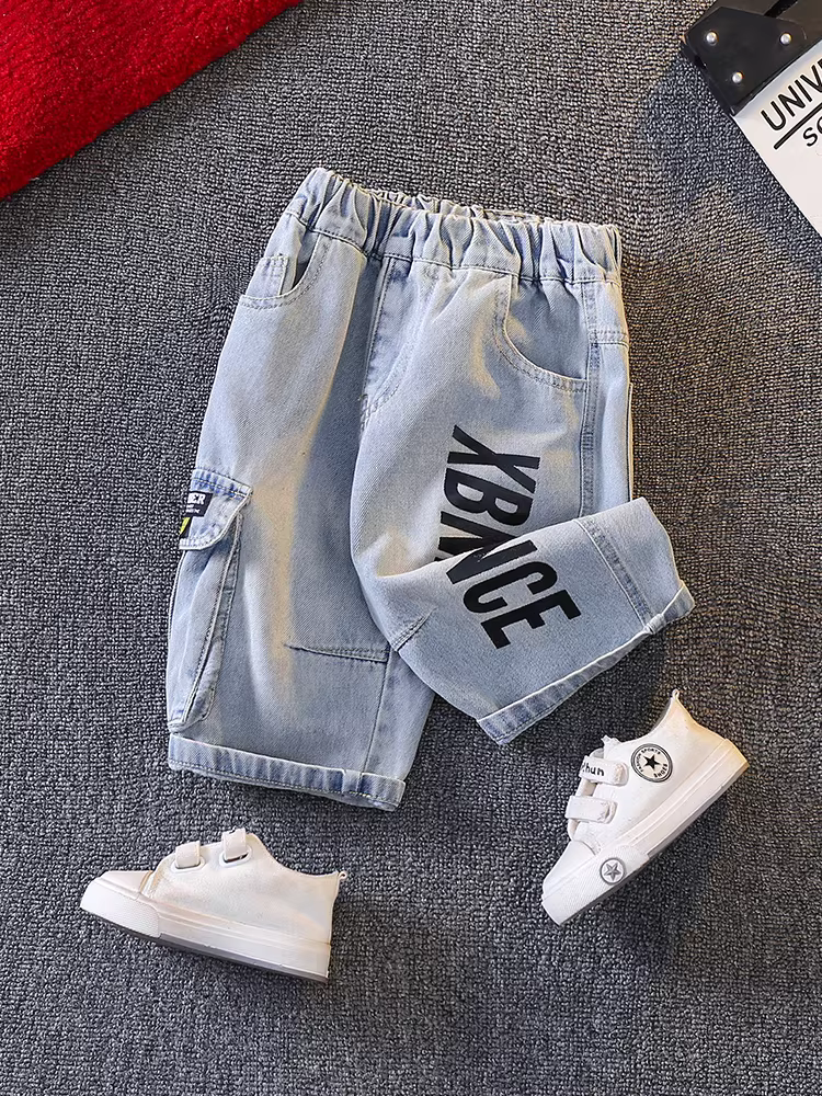 Quần thời trang bé trai 2025 mới, cá tính và sành điệu, quần short denim cargo mùa hè rộng rãi, thoáng khí, dài đến giữa đùi dành cho bé trai