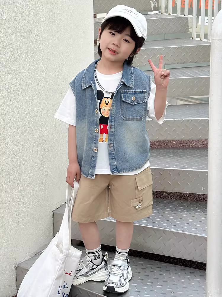 Áo khoác vest denim bé trai mùa hè 2025 kiểu dáng mới mỏng nhẹ thời trang áo khoác ngoài trẻ em phong cách Hàn Quốc