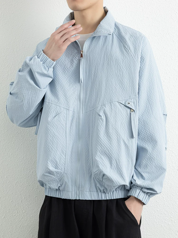 Áo khoác nam cổ đứng kiểu Mỹ của Jeanswest, màu trơn, phong cách thường ngày, dành cho mùa xuân thu, áo khoác ngoài dáng rộng đa năng, thương hiệu thời trang cao cấp.