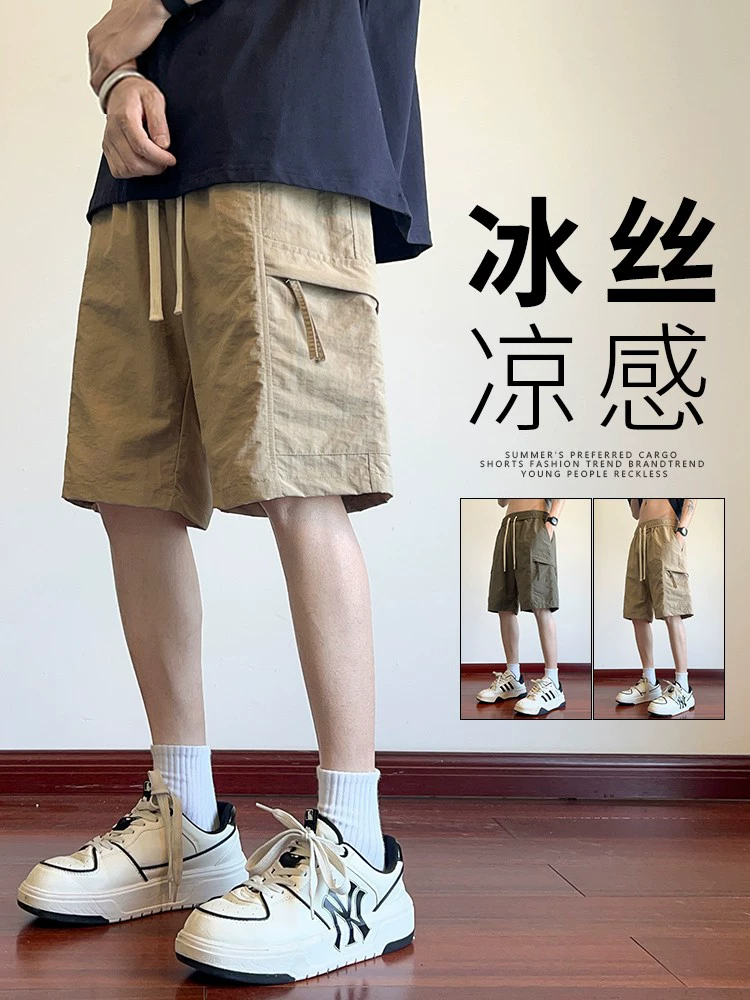 Quần short kaki công sở Jeanswest chất liệu lụa băng dành cho nam, kiểu dáng mỏng mùa hè có túi lớn, quần năm phần ống thẳng có dây rút.