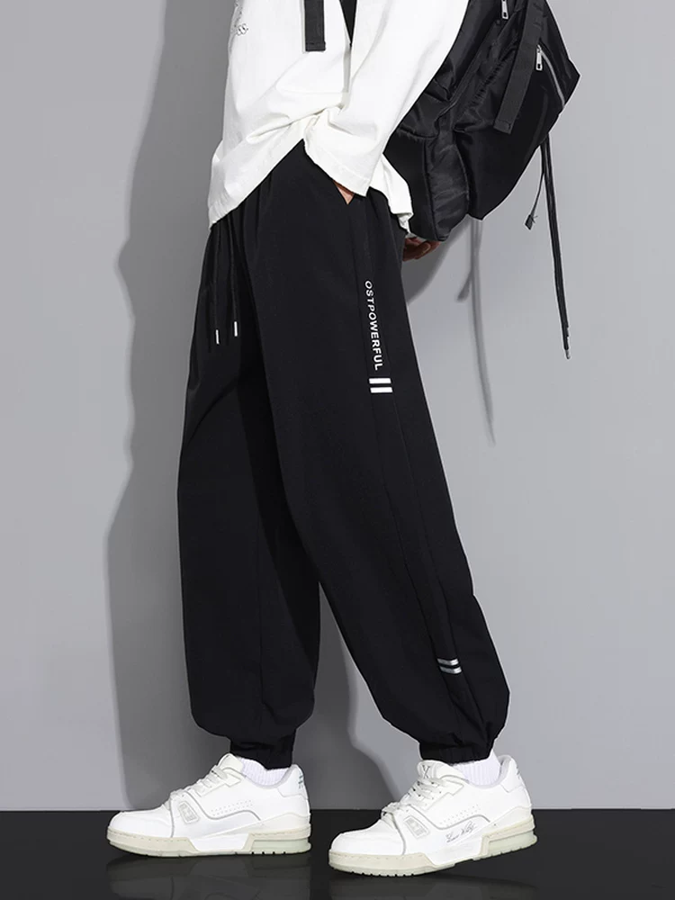 Quần jogger thể thao kẻ sọc có dây rút của Jeanswest dành cho nam, mẫu mới xuân thu 2026, kiểu dáng Mỹ, ống thẳng, rộng rãi, thoải mái.