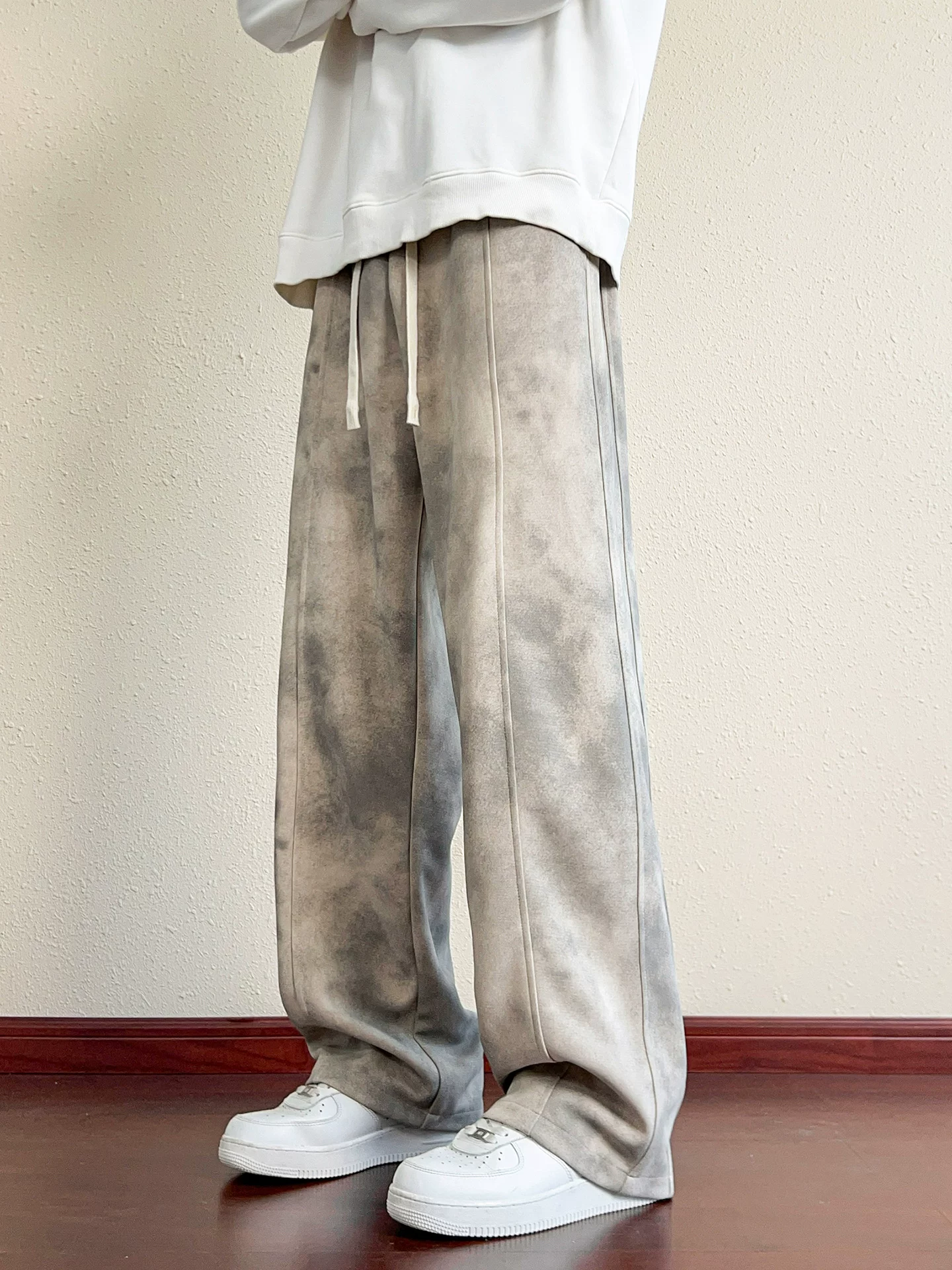Quần dài nam Jeanswest phong cách retro tie-dye, kiểu dáng mới xuân thu, quần thể thao dài rộng rãi và sành điệu.