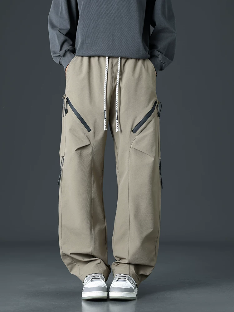 Quần cargo ống rộng kiểu Mỹ của Jeanswest có nhiều túi dành cho nam, mùa xuân thu, quần thường ngày có dây rút màu trơn hợp thời trang.