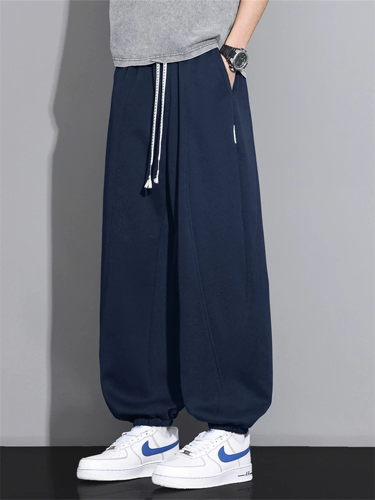 Quần dài nam Jeanswest cao cấp, chất liệu lụa đá, kiểu dáng ôm vừa vặn, thoải mái, thân thiện với da, thoáng khí, thích hợp cho mùa hè.