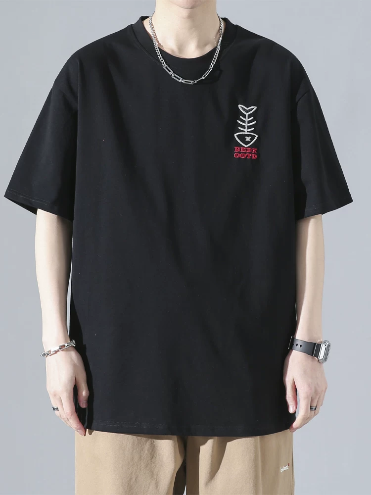 Áo thun ngắn tay thêu họa tiết cotton nguyên chất thương hiệu thời trang Jeanswest dành cho nam, áo thun mùa hè dáng rộng cổ tròn, chất liệu dày dặn, phong cách thường ngày.